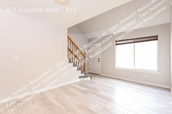 Foto del edificio - 873 Sullivan Dr