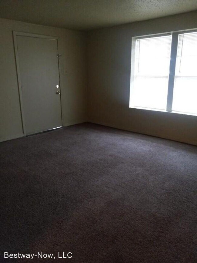 Foto del edificio - 1 br, 1 bath House - 705 NE 35th Street