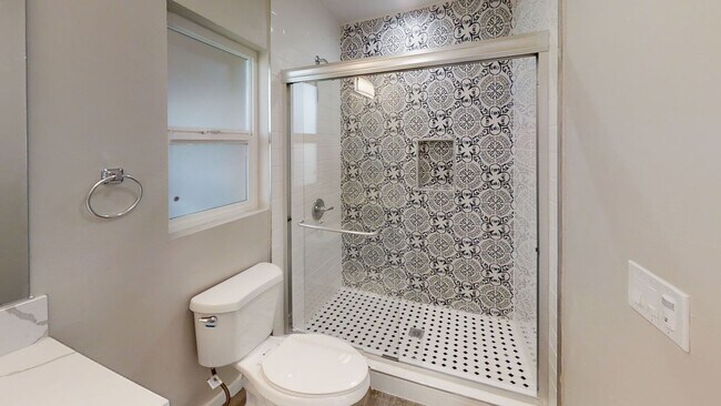 Foto del edificio - Remodeled 3 BR 1 BA!