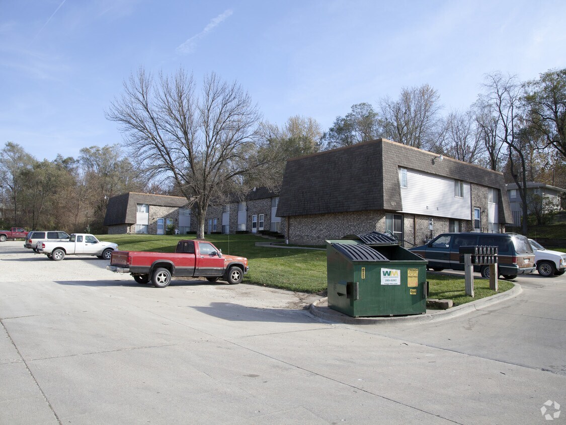 Building Photo - 920 Meadow Ln