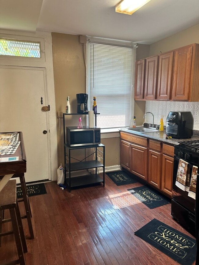 Building Photo - Spacious Home for Rent! W/D Hook-Up! Available Now!