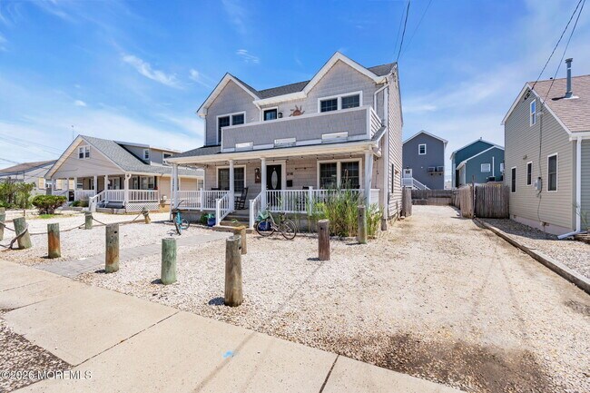 Building Photo - 216 4th Ave
