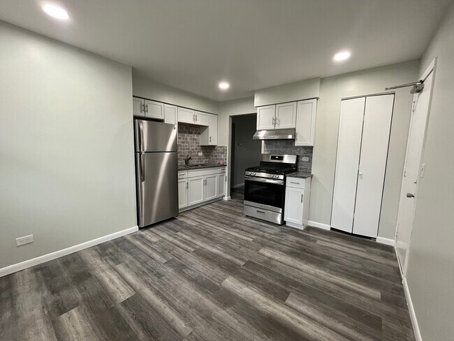 Foto del edificio - 115 S Whispering Hills Dr