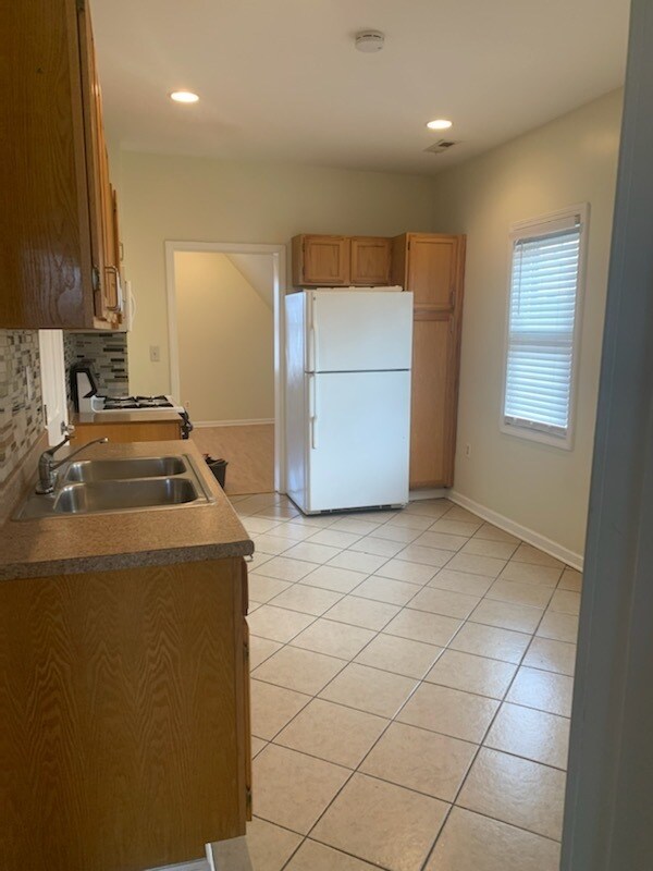 Building Photo - 4114 S Artesian Ave