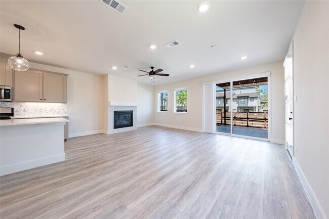 Foto del edificio - 813 Emerling Dr