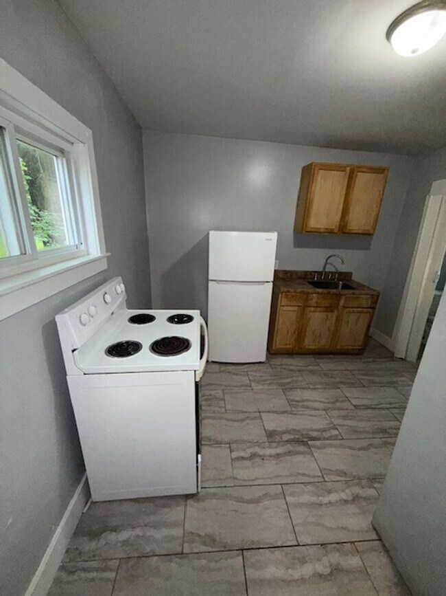 Building Photo - 507 S Evans Ave