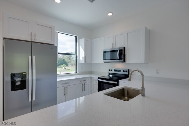 Foto del edificio - 714 W 12th St