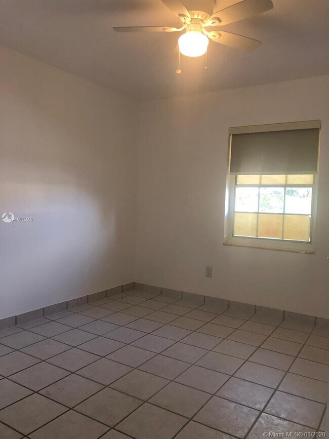 Foto del edificio - 2731 SW 22nd St