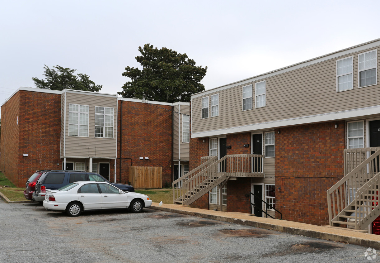 Building - 201 N Lewis St