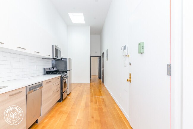 Building Photo - 1156 Myrtle Ave