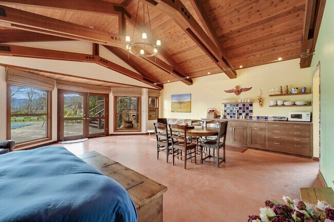 Foto del edificio - 794 Oakville Cross Road, Unit Guest House