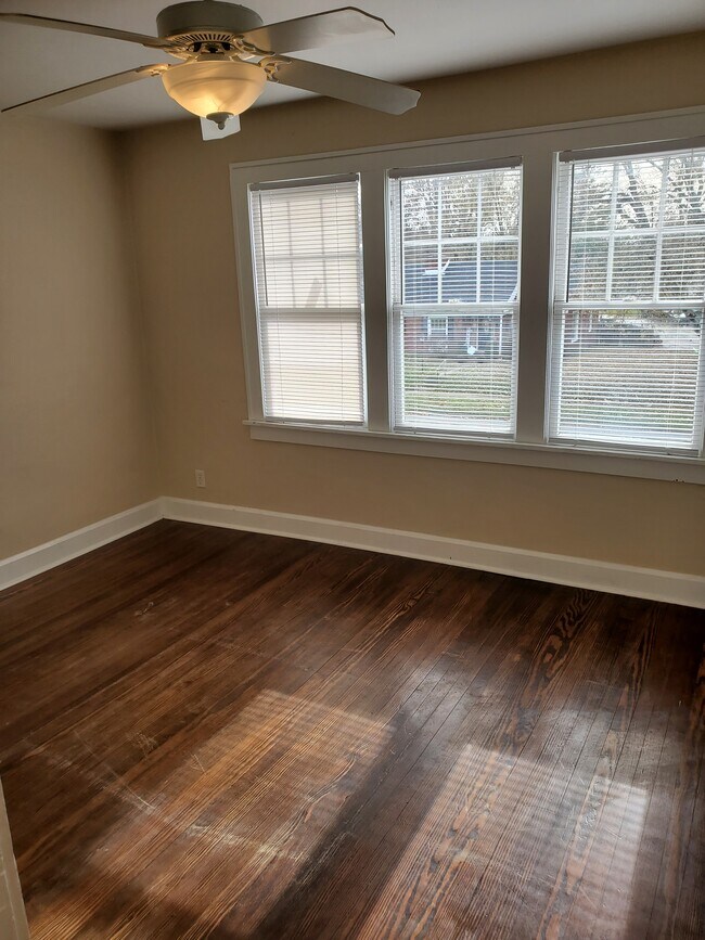 Foto del edificio - 1206 E 8th St