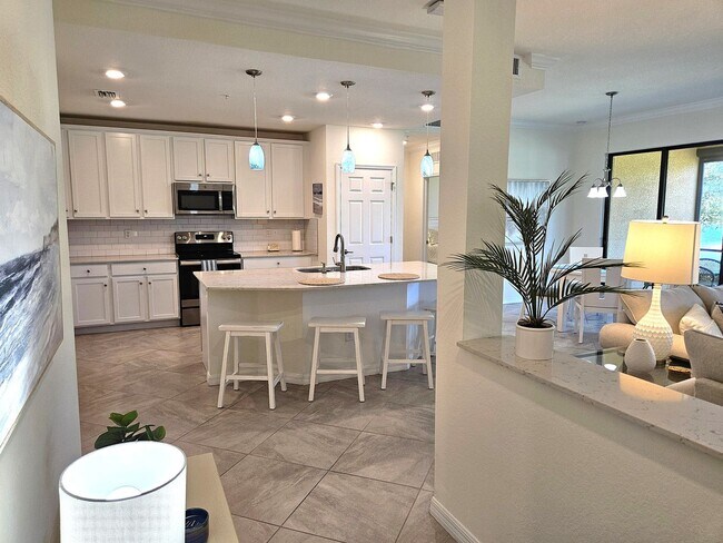 Foto del edificio - Seasonal Short-Term Sought after Sarasota National (Social Membership) with resort like Amenities!