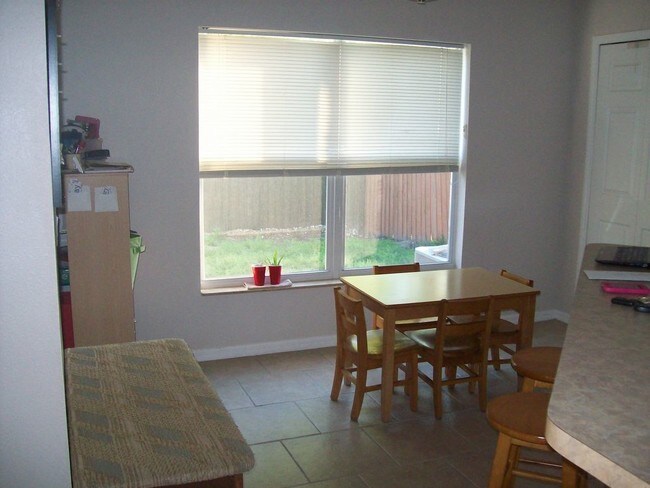 Building Photo - 3 BEDROOM 2 BATH HOME IN BRANDON
