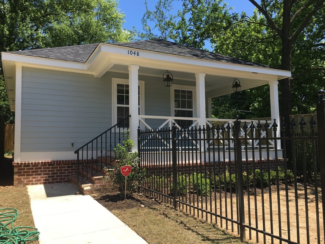 Primary Photo - Cottage living in the historic COOPER YOUN...