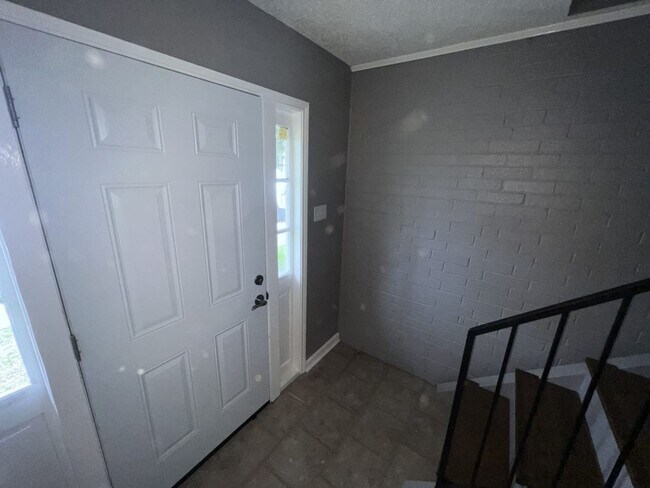 Foto del edificio - Newly renovated! 2 bedroom 1 bath townhous...