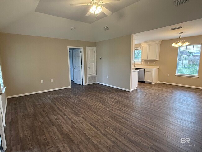 Foto del edificio - 14287 Lexington Dr