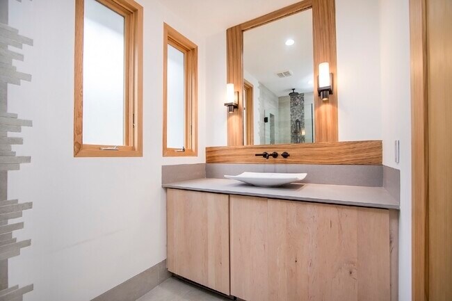 Foto del edificio - 811 E 23rd St