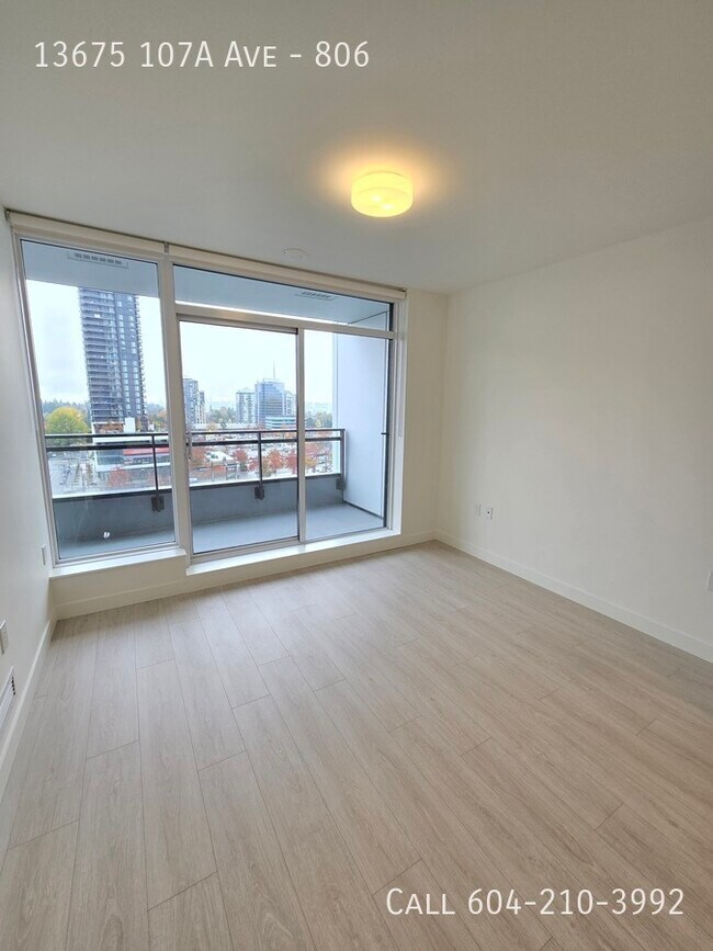 Photo du bâtiment - Brand New Condo at the Flamingo