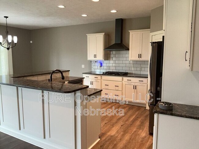 Foto del edificio - 11910 S 112th St