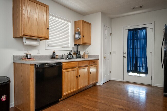 Building Photo - 213 Sidney Lanier Ave