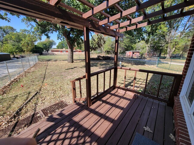 Building Photo - 219 S Evergreen Ln