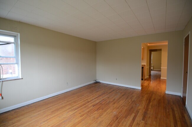 Building Photo - 4204 South Ave