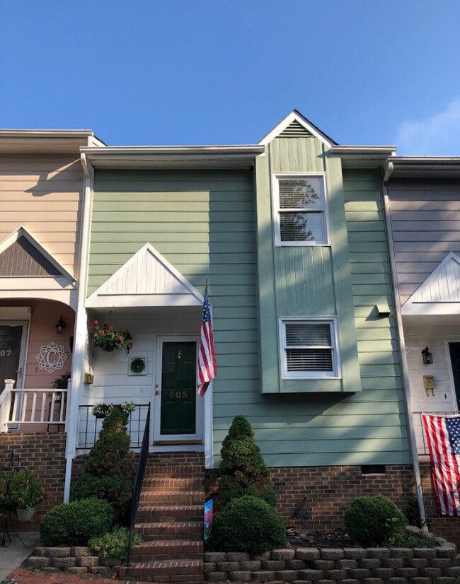 Front of Townhouse - 605 College Ave SW
