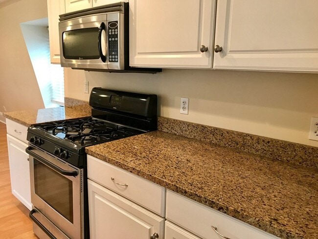 Photo - 674 Main St Townhome