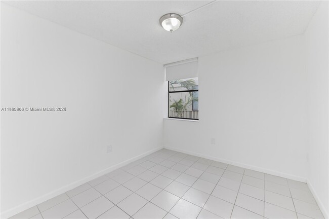 Building Photo - 20301 NE 30th Ave