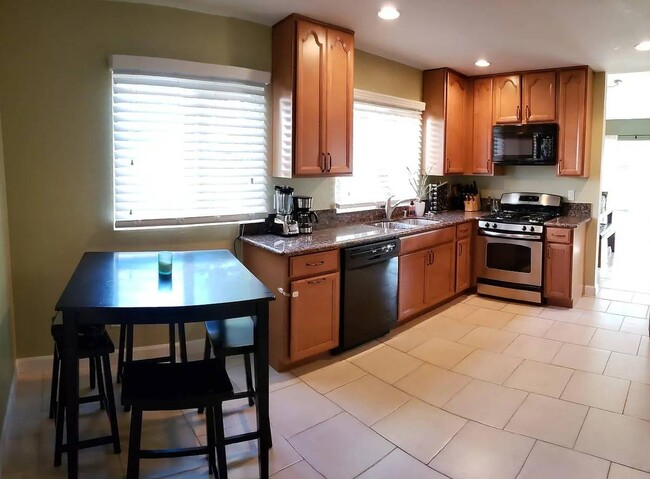 Kitchen - 1553 Rock Springs Rd