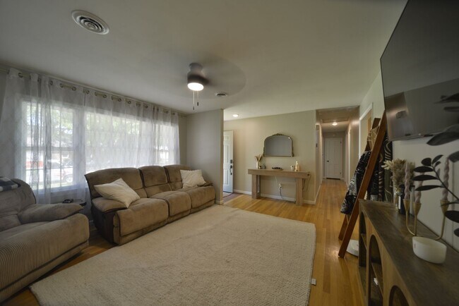 Foto del edificio - 228 Shadywood Dr