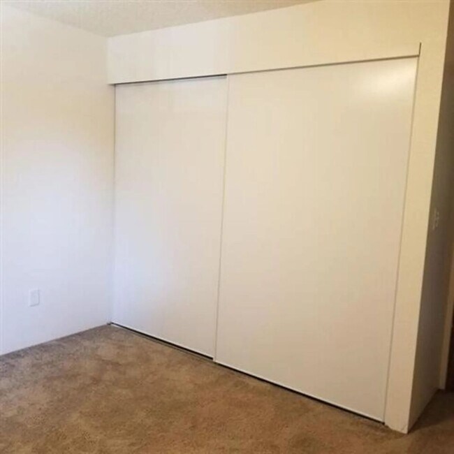 Foto del edificio - Welcome home to Sunset Villa in charming Canby! Offering 1 Month Free! Brand New Washer & Dryer!