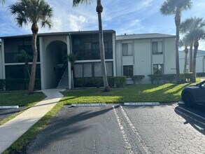 Building Photo - 1003 Green Pine Blvd