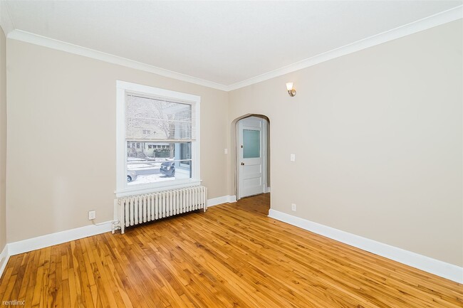 Building Photo - 4 br, 2 bath House - 670 Hawthorne Ave E