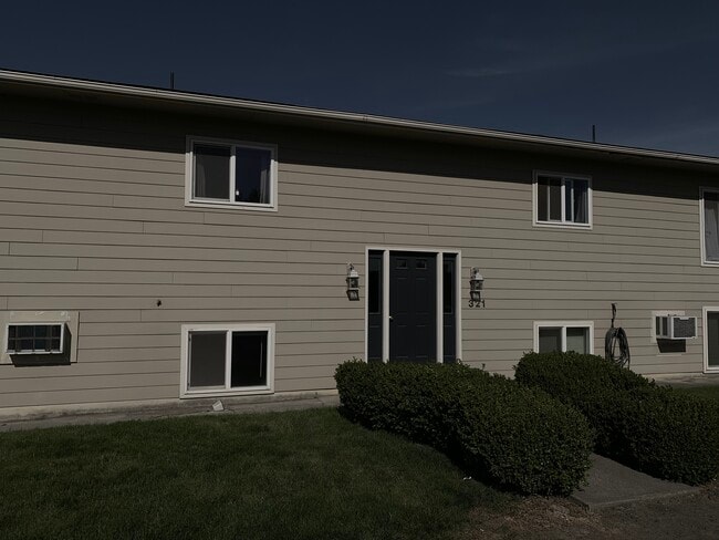 Building Photo - 321 NE Damson Ave