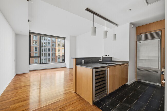 Building Photo - 505 Greenwich St