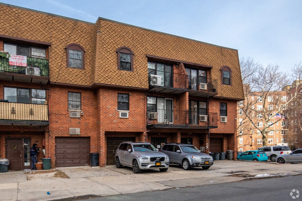 Building Photo - 112-31 75th Ave