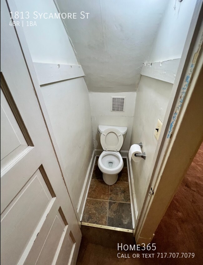 Building Photo - 4 Bedroom, 1 Bathroom Single Family Availa...