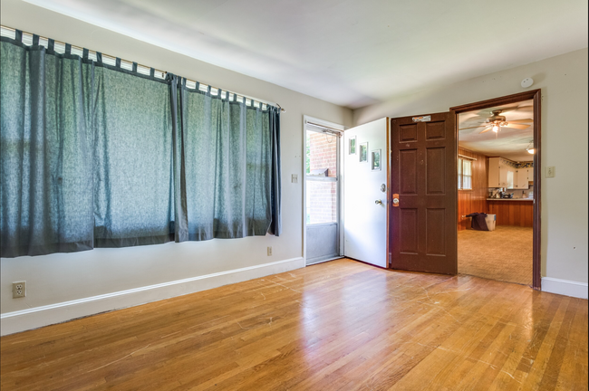Building Photo - 146 Rosedale Cir