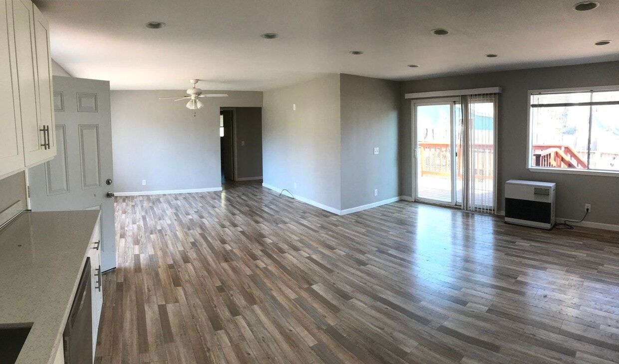 Foto del edificio - Recently Renovated 3BD/2BA Home with Large Yard, Bonus Room & 2-Car Garage