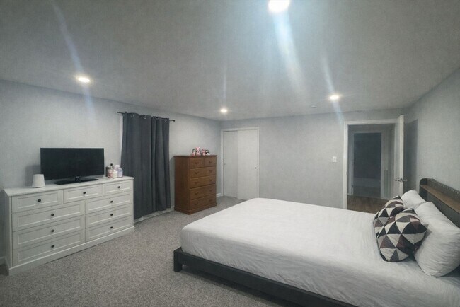 Foto del edificio - 53 Swanson Ct