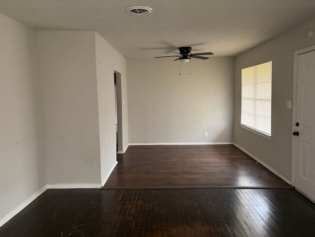 Building Photo - 6122 Glenhurst Dr