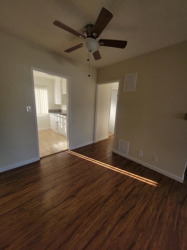 Foto del edificio - 3945 Stevely Ave