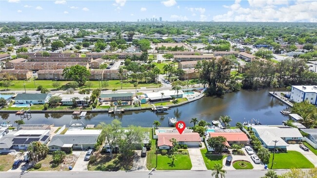 Foto del edificio - Waterfront Living with Pool – Fully Furnished & Turnkey! | 3bed | 2bath