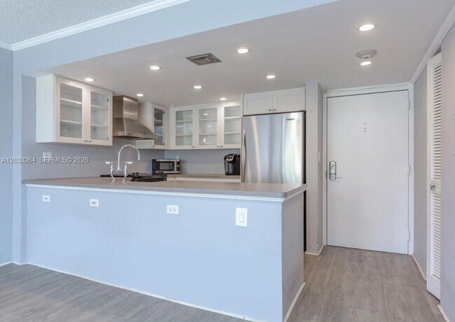 Foto del edificio - 600 NE 36th St