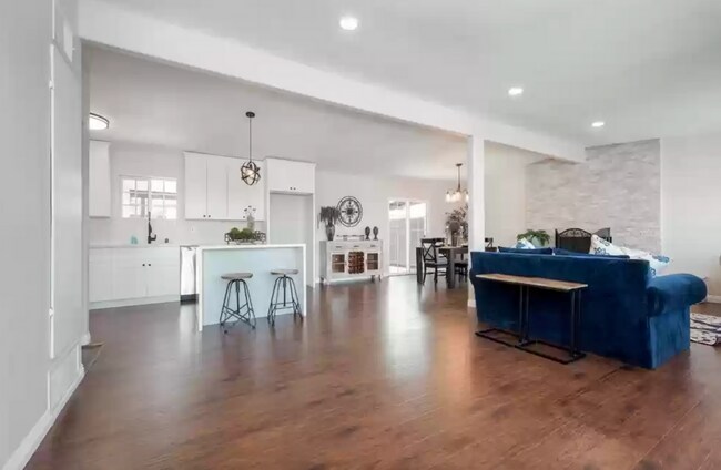 Foto del edificio - 5 Bedroom Updated Clairemont Home (Perfect...