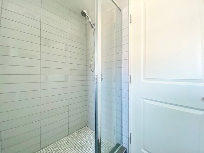 Foto del edificio - 910 S Grand View St