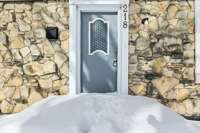 Building Photo - 218 W Main St