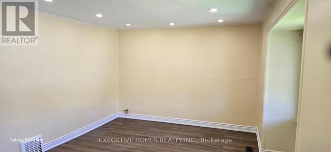 Building Photo - 5176 Stanley Ave